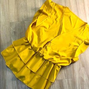 Cute yellow ruffle detail blouse NWOT